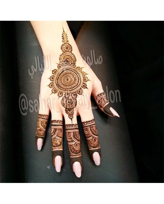Sketch And Scallop Luxurious Back Finger Mehndi Design Art